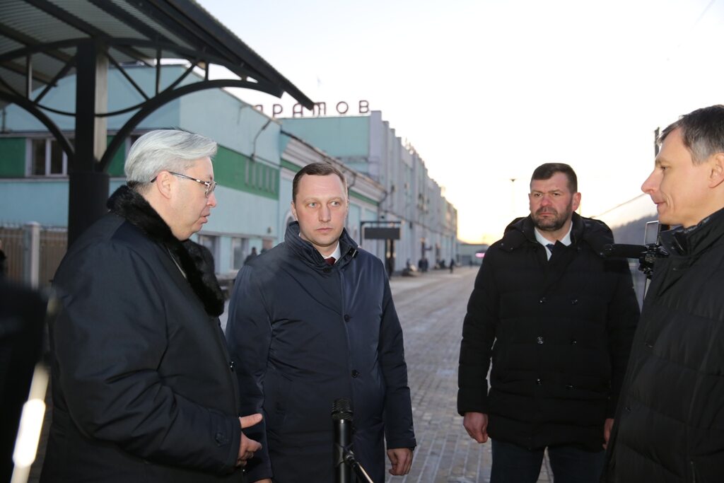 Нов саратова сегодня. Губернатор Саратовской области. Тайга начальник вокзала.